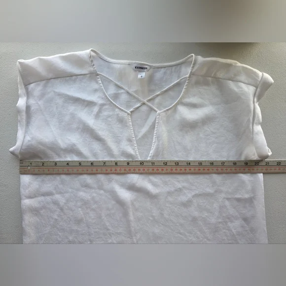 Express White Crisscross V-Neck Blouse Minimalist Chic Quiet Luxury Clean Girl - Picture 8 of 10